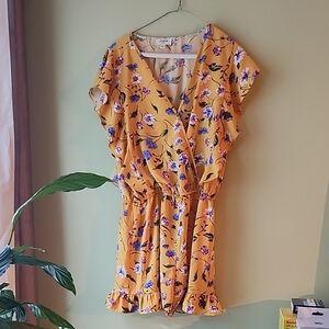Umgee Yellow and White Ruffled Tiered Short Jumper Size LARGE